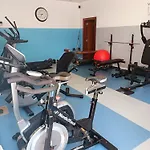 2 Bedroom Apartment Close To Airport With Pool & Gym