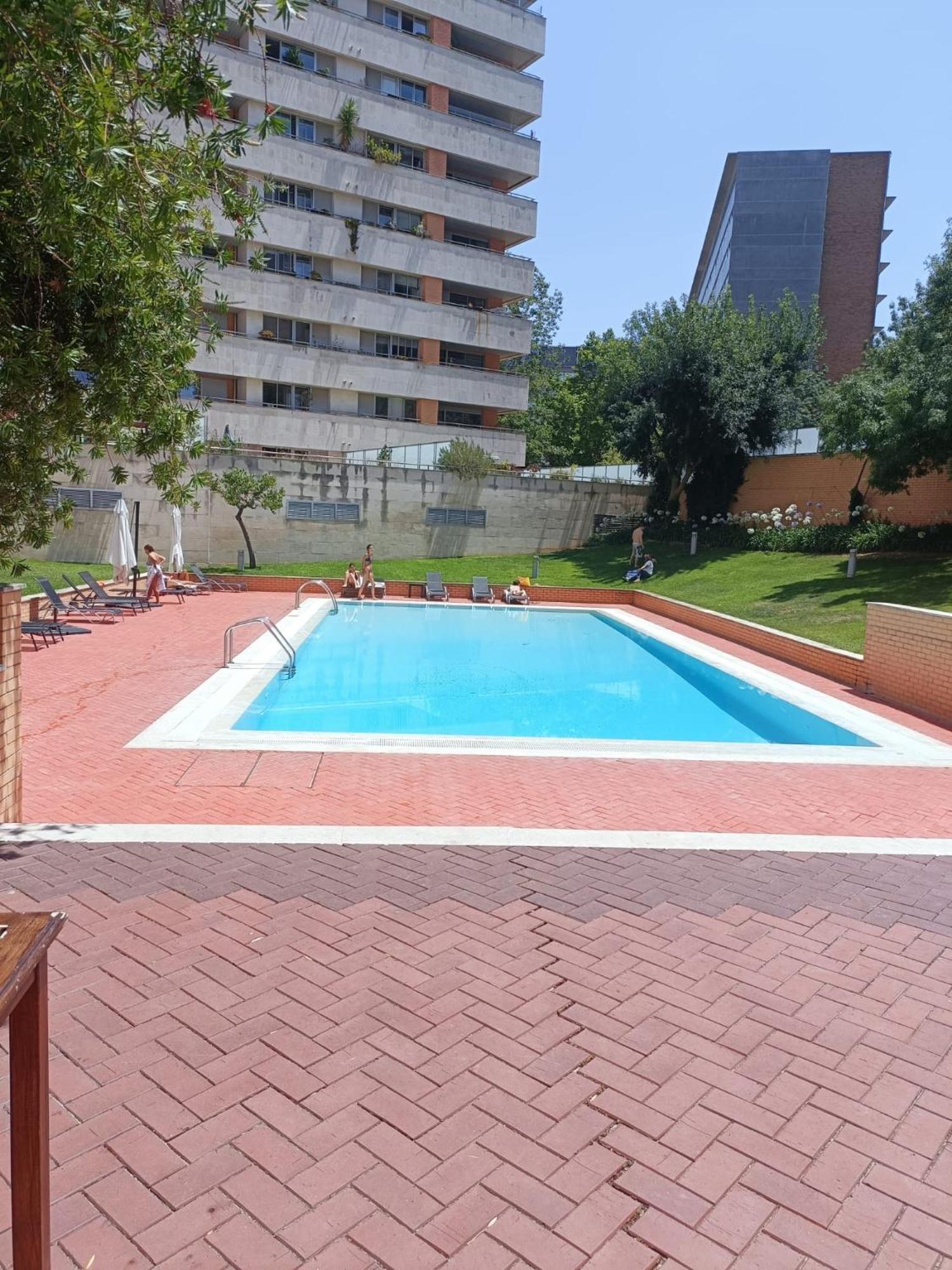Lejlighed 2 Bedroom Apartment Close To Airport With Pool & Gym Lisboa
